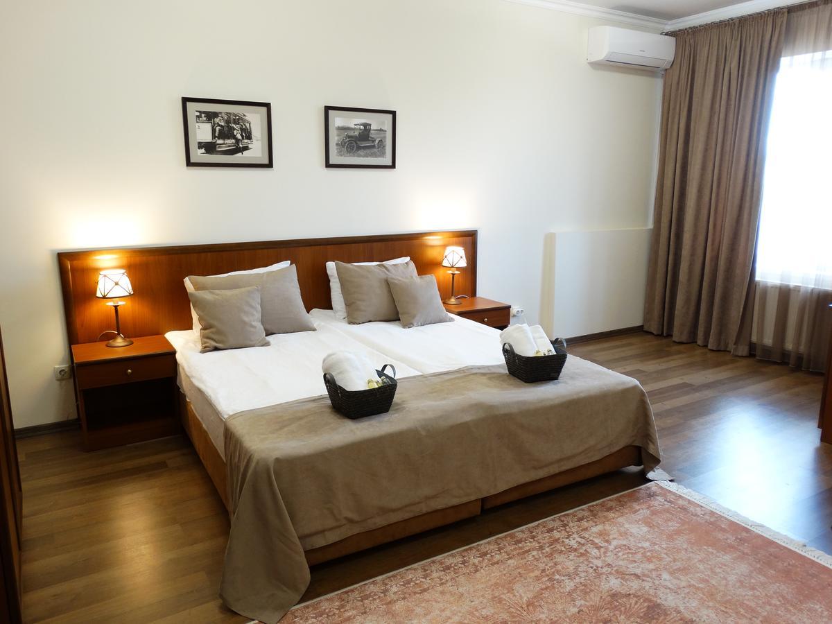 אודסה Henry Ford Mini Hotel מראה חיצוני תמונה